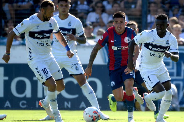 Gimnasia (LP) juega frente a San Lorenzo