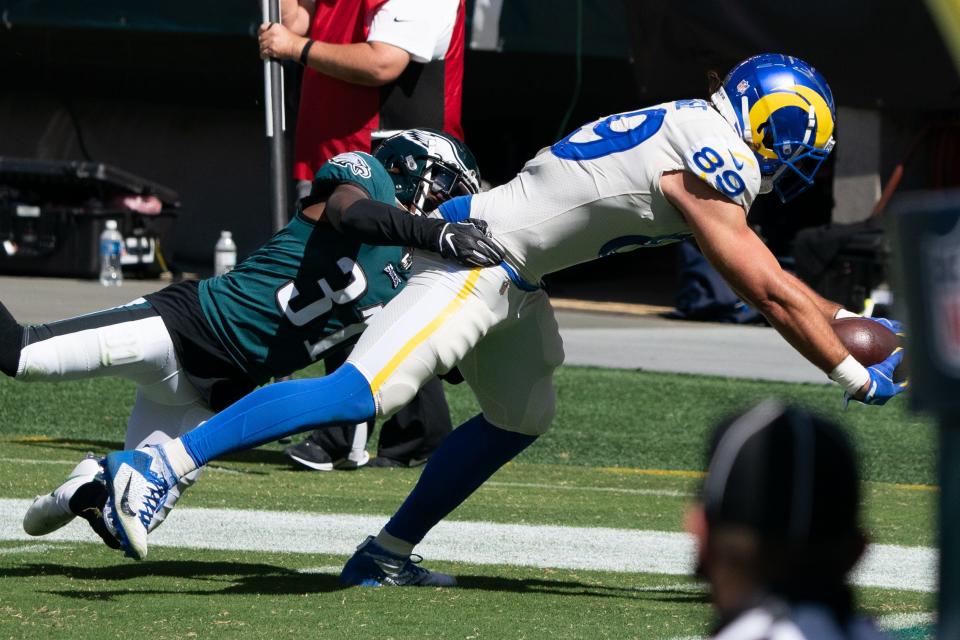 Los Angeles Rams tight end Tyler Higbee (89) scores a touchdown past Philadelphia Eagles cornerback Nickell Robey-Coleman (31) during the second quarter at Lincoln Financial Field.