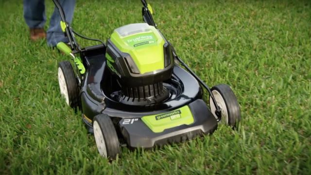 Cutting my grass to 1/2 INCH!!! WHAT AM I THINKING!!! Sun Joe Cordless Reel  Mower ~ EGO EDGER ~ 