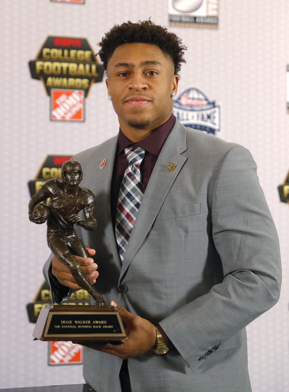 Wisconsin's Jonathan Taylor poses with the trophy after winning the Doak Walker Award as top running back in college football, Thursday, Dec. 6, 2018, in Atlanta. (AP Photo/John Bazemore)