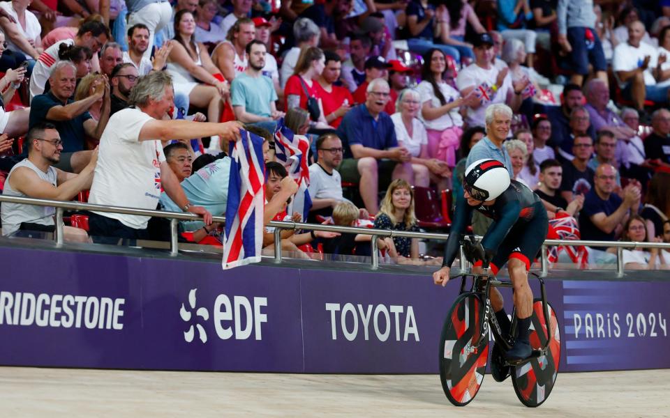 Van Gass wins gold in the men's C3 3000m Individual Pursuit