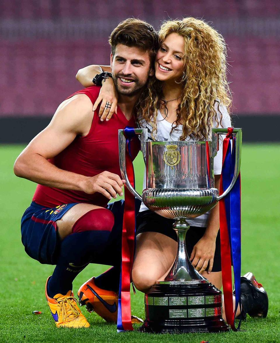 Gerard Pique of FC Barcelona and Shakira pose with the trophy after FC Barcelona won the Copa del Rey Final match against Athletic Club at Camp Nou on May 30, 2015 in Barcelona, Spain