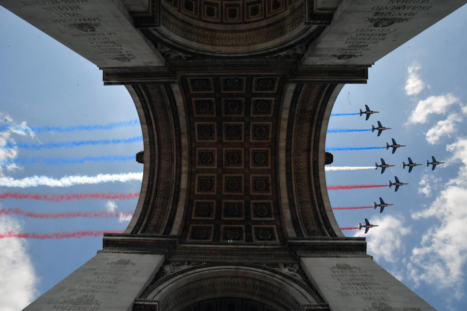 Des Alphajets de la Patrouille de France de l’Armée de l’Air, ici lors d’une répétition trois jours avant le défilé du 14-Juillet sur l’avenue des Champs-Élysées, à Paris, le 11 juillet 2023.