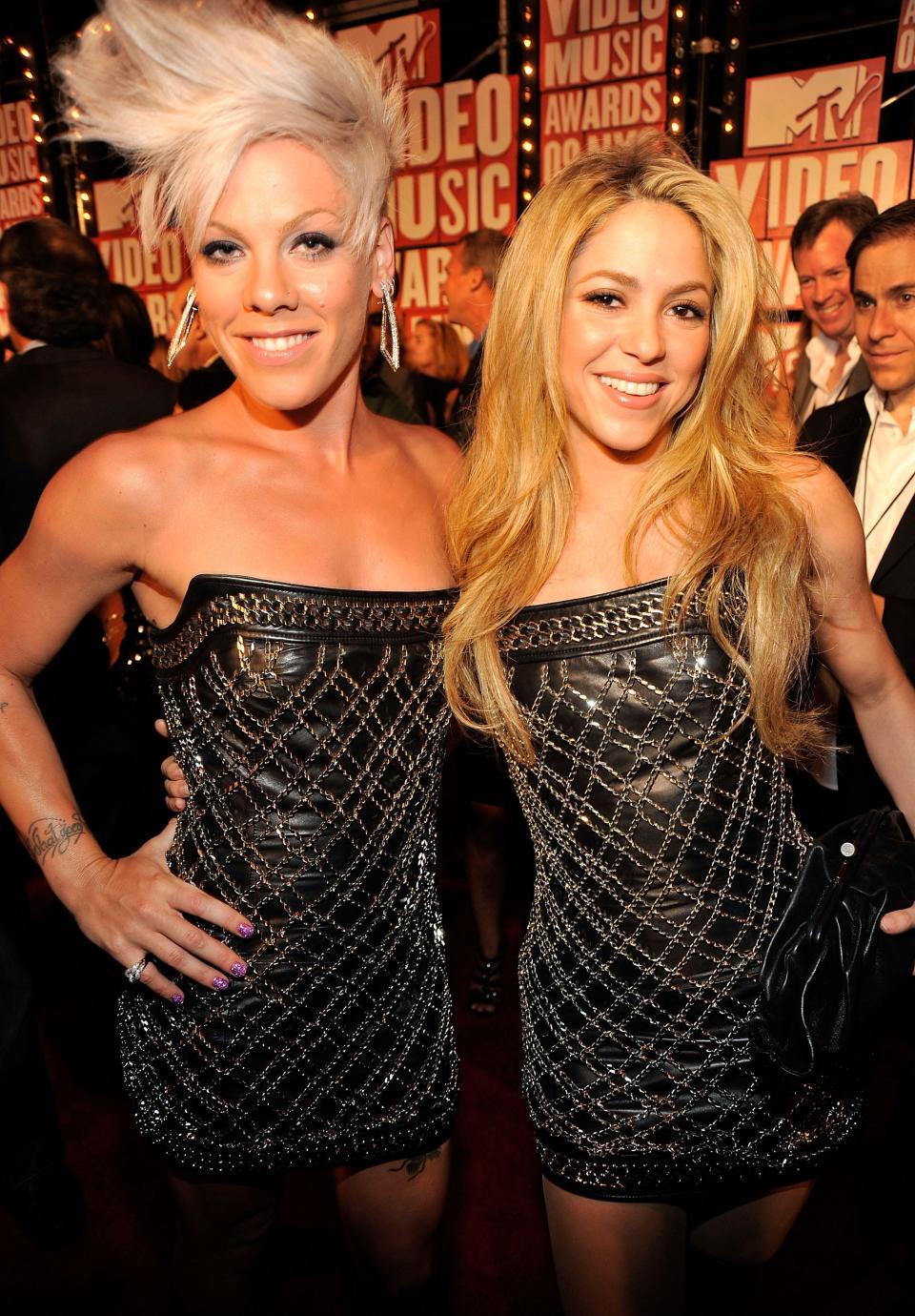 Pink and Shakira matching at the 2009 MTV Video Music Awards.