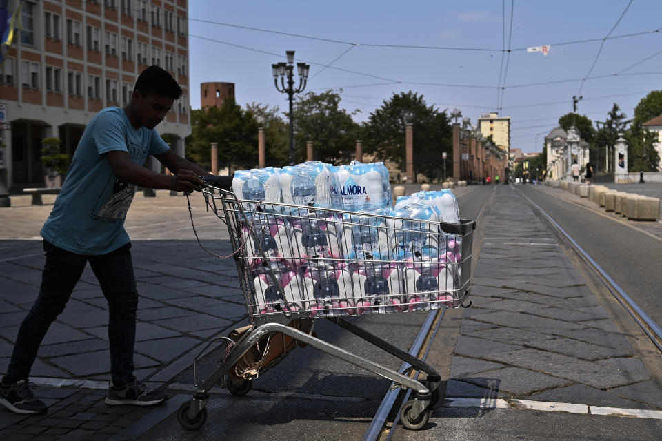 Locals have been handing out free water all across Italy. (PA)