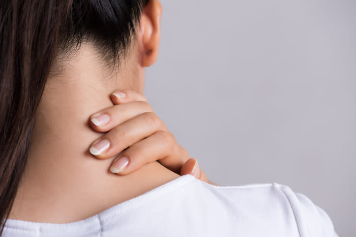 Ejercicios sencillos para calmar el dolor cervical