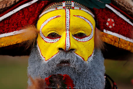 A traditional dancer from the Southern Highlands of Papua New Guinea waits for Chinese President Xi Jinping to arrive ahead of the Asia-Pacific Economic Cooperation (APEC) Summit, in Port Moresby, Papua New Guinea, November 15, 2018. REUTERS/David Gray