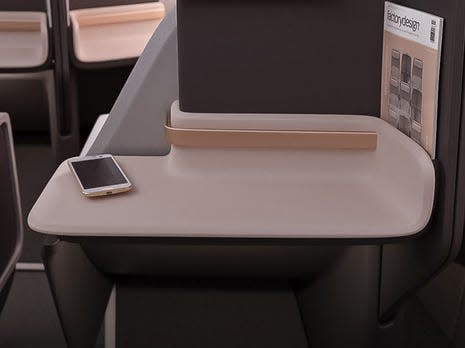 Factorydesign ACCESS business class seat.