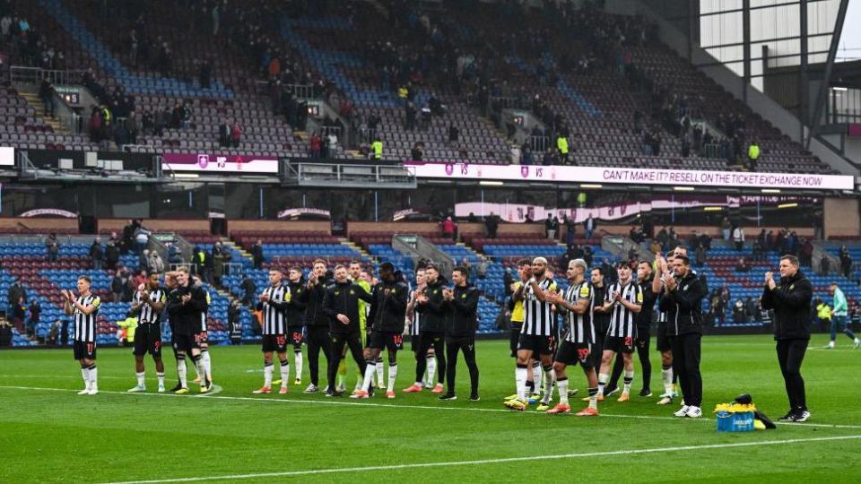 Newcastle United Players and Staff clap the fans after winning the Premier League match between Burnley FC and Newcastle United
