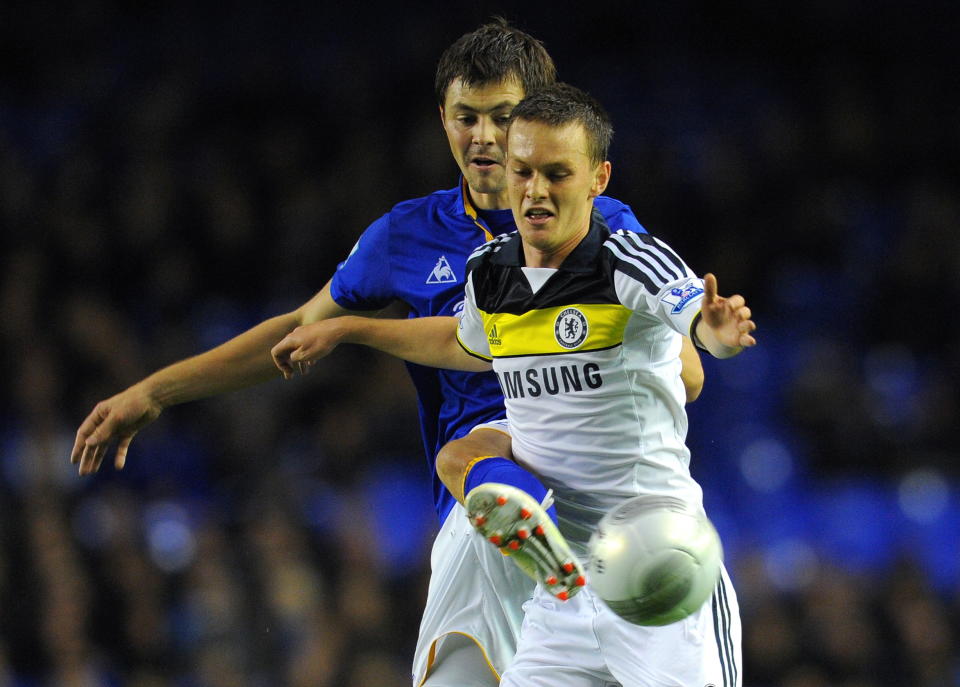 Everton's Russian midfielder Diniyar Bilyaletdinov (L) vies with Chelsea's English midfielder Josh McEachran during the League Cup football match between Everton and Chelsea at Goodison Park in Liverpool on October 26 2011. AFP PHOTO/ANDREW YATES RESTRICTED TO EDITORIAL USE. No use with unauthorized audio, video, data, fixture lists, club/league logos or “live” services. Online in-match use limited to 45 images, no video emulation. No use in betting, games or single club/league/player publications. (Photo credit should read ANDREW YATES/AFP via Getty Images)