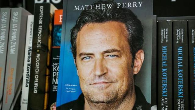 Matthew Perry fue sepultado en una ceremonia privada rodeado de sus  familiares y compañeros de Friends