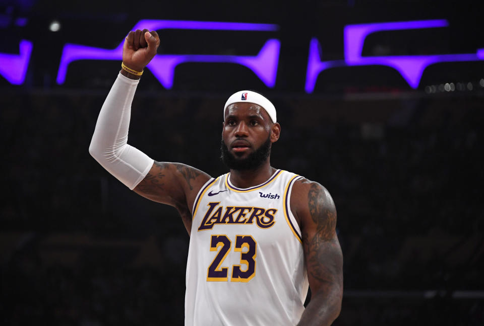 Los Angeles Lakers forward LeBron James (23) 