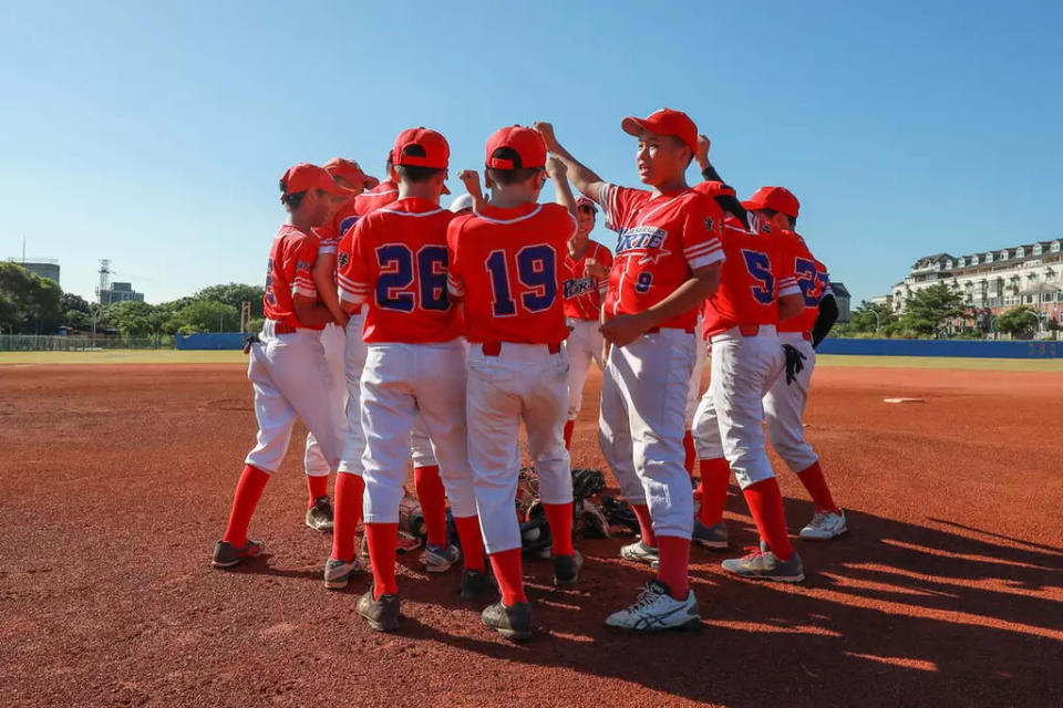 台北波特(紅)二連勝晉級全國賽。台灣社區少棒聯盟提供