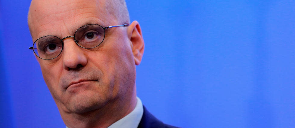 Les épreuves de spécialité, qui comptent pour un tiers de la note finale, sont annulées au profit du contrôle continu, a annoncé Jean-Michel Blanquer. 
