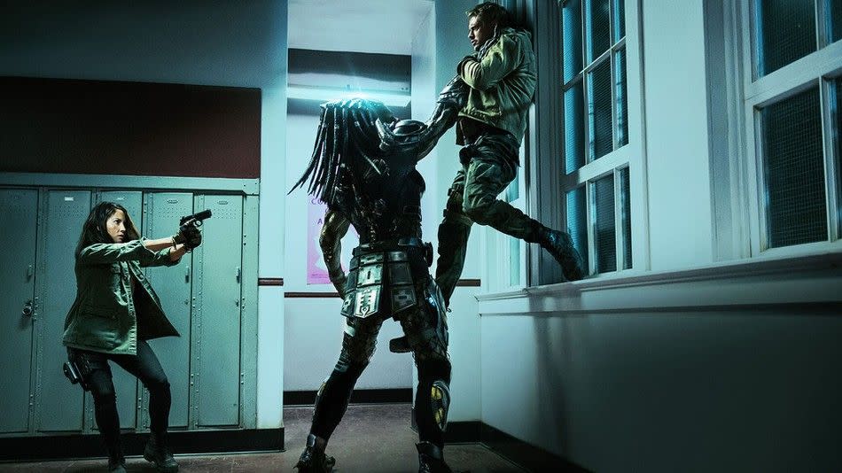 olivia munn and boyd holbrook in the predator