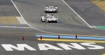 Nick Tandy of Britain drives his Porsche 919 Hybrid number 19 ahead the Audi R18 e-tron quattro number 7 driven by Marcel Fassler of Switzerland, during the Le Mans 24 Hours sportscar race in Le Mans, central France June 14, 2015. REUTERS/Regis Duvignau