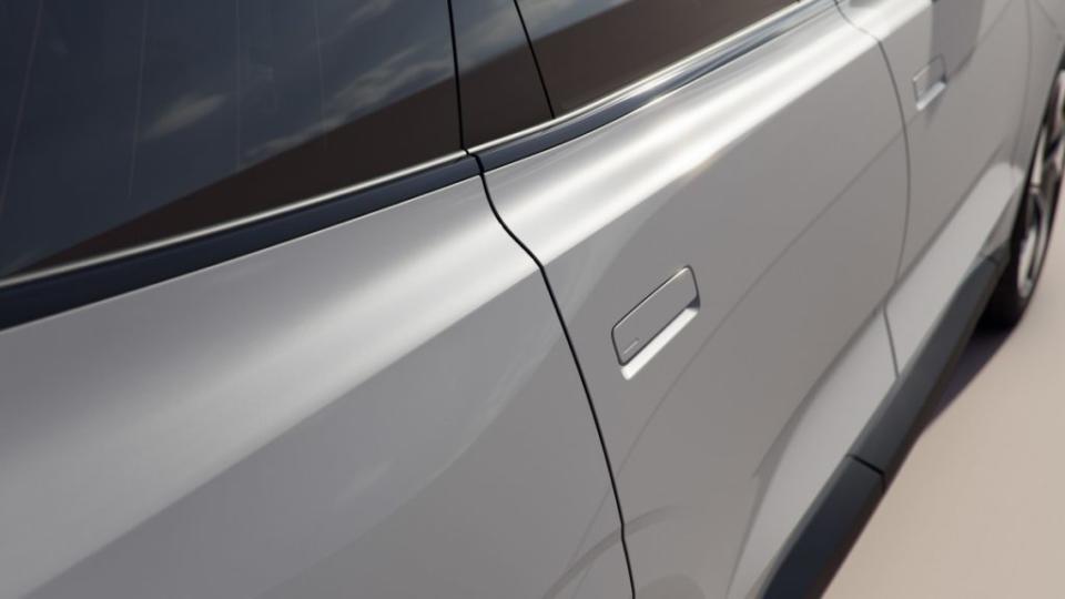 EX90的車門把手用上了類隱藏式設計來降低空氣阻力。(圖片來源/ Volvo)