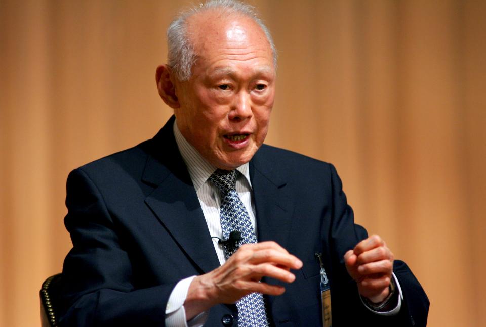 Lee Kuan Yew among 10 foreigners honoured by China for helping its reform