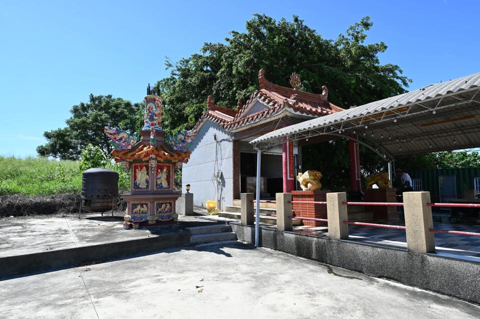 「鳳三娘小祠」小祠是座充滿鄉野傳奇的有應公廟。