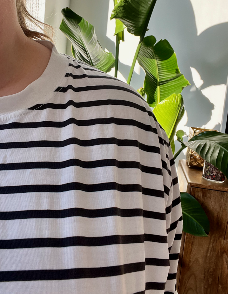 I love the wide, flat hem with ribbing on the collar of this t-shirt.