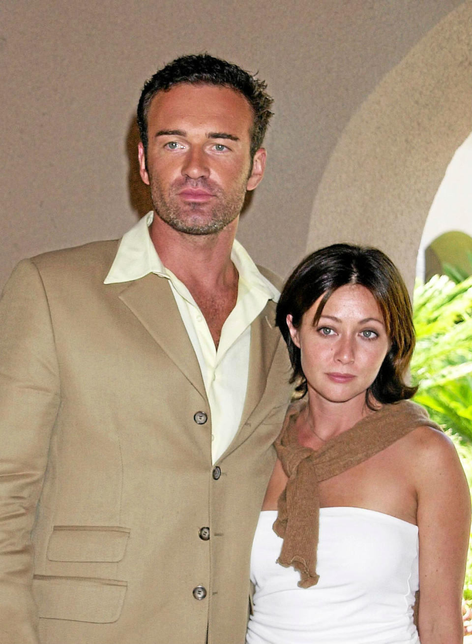 <p>Le saviez-vous ? Shannen Doherty, alias Prue dans <i>Charmed</i>, a fréquenté Julian McMahon, qui incarnait le démon Balthazar ou Cole dans la même série. Problème : l'acteur était marié à l'époque avec l'actrice Brooke Burns. </p>...