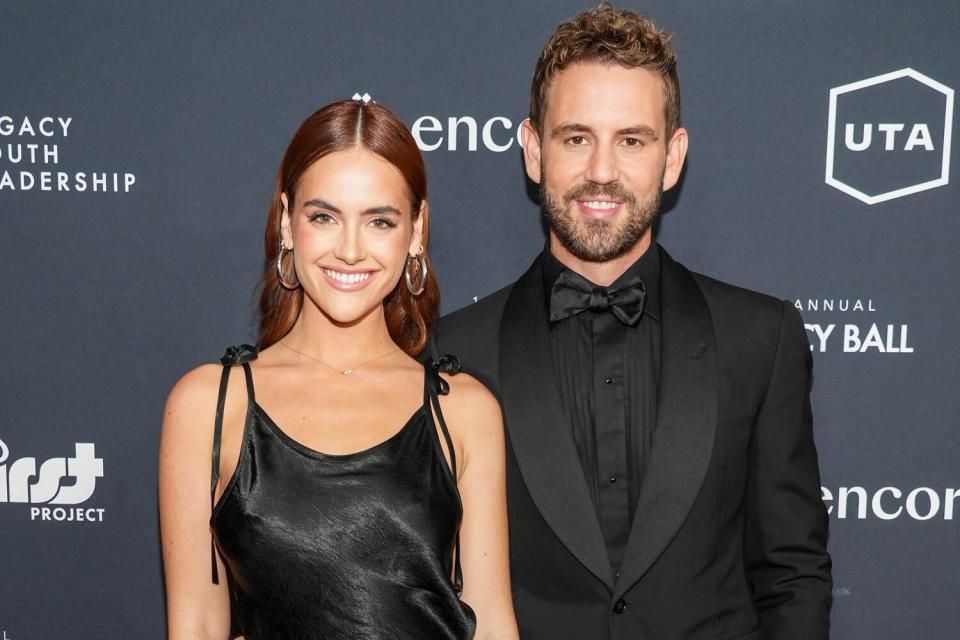 Nick Viall y su novia Natalie Joy revelan el cronograma de su compromiso