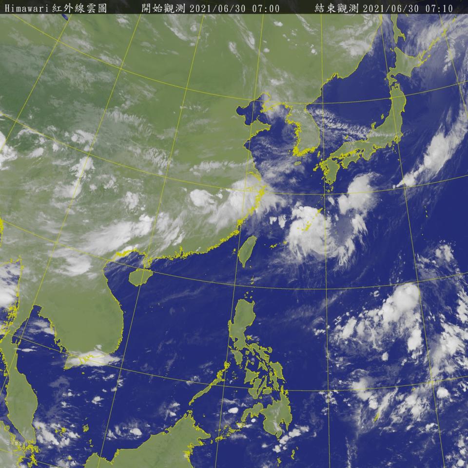 台灣正式告別梅雨季，將進入熱夏季節，苗栗以南包括澎湖、金門、馬祖今天將有局部短暫陣雨或雷雨，其他地區則是午後有局部短暫雷陣雨。   圖：中央氣象局/提供