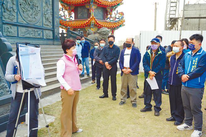 高美溼地美堤街電桿下地本已胎死腹中，在立委楊瓊瓔3日協調後拍板定案。（陳淑娥攝）