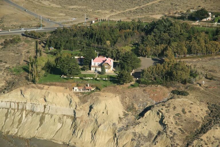 El Chalet Huergo, un inmueble patrimonial; la construcción inferior que en esta foto aún estaba en pie, ya colapsó