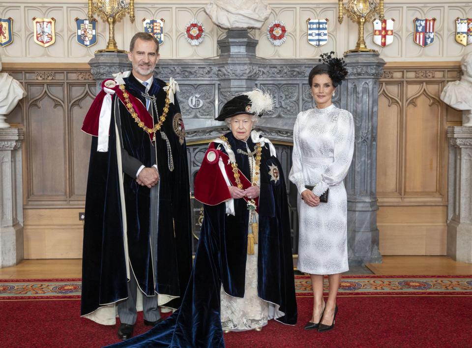 Queen Elizabeth poses for a picture with Spain's King Felipe VI and Queen Letizia in St. George's Hall on June 17 after the king was invested as a supernumerary Knight of the Garter as well. (Photo: WPA Pool via Getty Images)