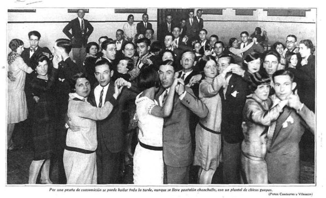 'For a peseta a drink you can dance all afternoon, even if you wear racket trousers, with a line-up of pretty girls'. Photograph by Contreras y Vilaseca illustrating a news item about dances in the magazine 'Estampa' of 31 July 1928. <a href="https://hemerotecadigital.bne.es/hd/es/viewer?id=0e65f3cb-c456-43f4-bf10-31e6a80081e2&page=33" rel="nofollow noopener" target="_blank" data-ylk="slk:Hemeroteca Digital / BNE;elm:context_link;itc:0;sec:content-canvas" class="link ">Hemeroteca Digital / BNE</a>, <a href="http://creativecommons.org/licenses/by/4.0/" rel="nofollow noopener" target="_blank" data-ylk="slk:CC BY;elm:context_link;itc:0;sec:content-canvas" class="link ">CC BY</a>