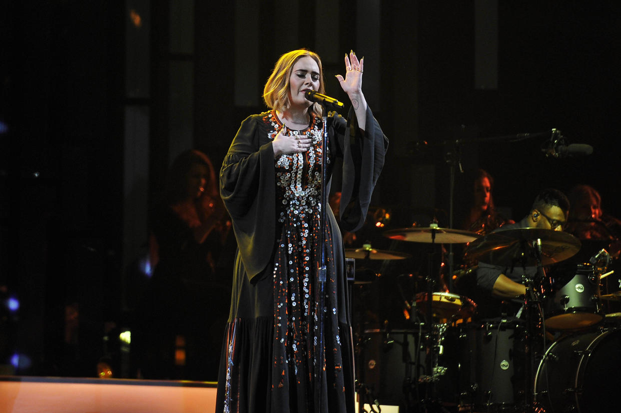 Adele performs at Glastonbury Festival 2016. (KGC-138/STAR MAX/IPx)