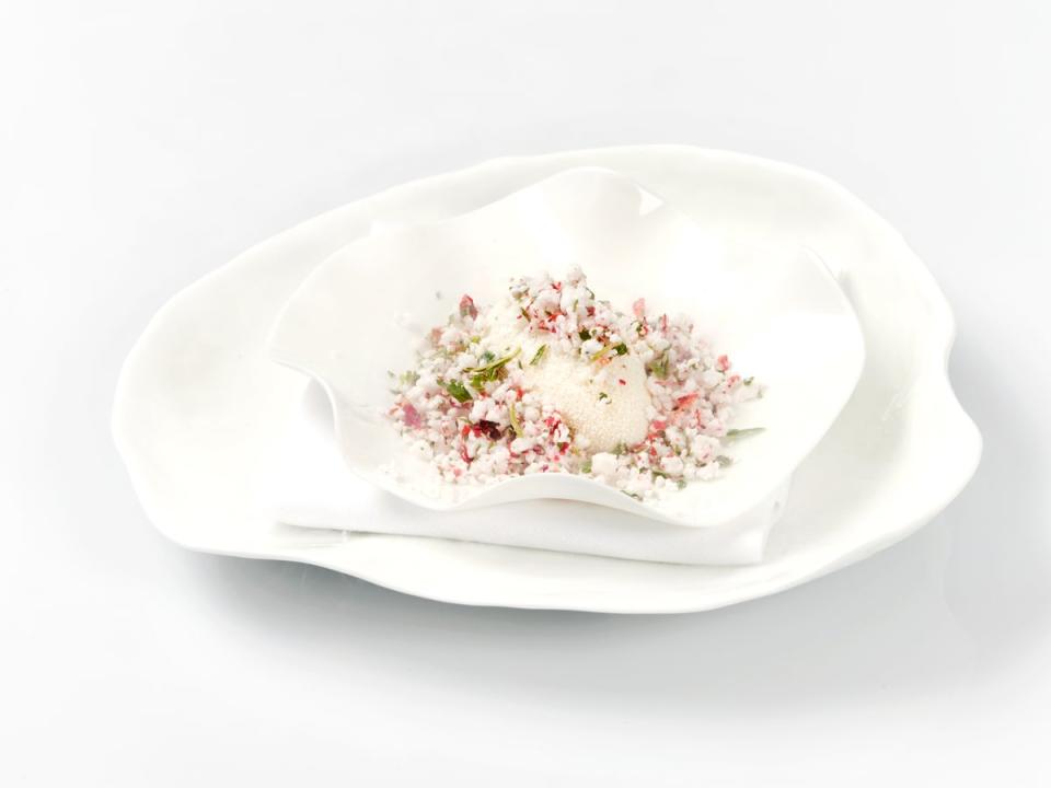 Rhubarb, yoghurt and frozen blackcurrant leaves tea at Geranium (Claes Bech-Poulsen)
