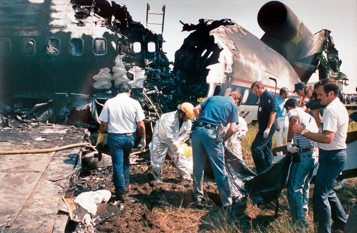 Aug. 31, 1988: Crews remove one of the first victims of the Delta 1141 crash from the plane’s rear, which had been on fire. Twelve passengers and two flight attendants died in the disaster at Dallas-Fort Worth International Airport.
