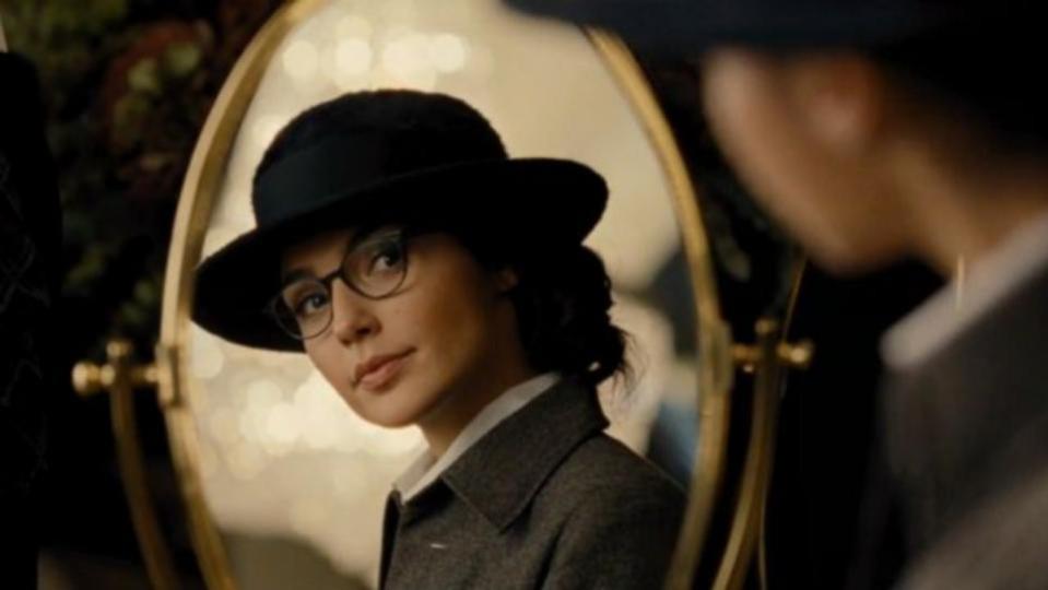 wonder-woman-glasses-1000325-1280x0