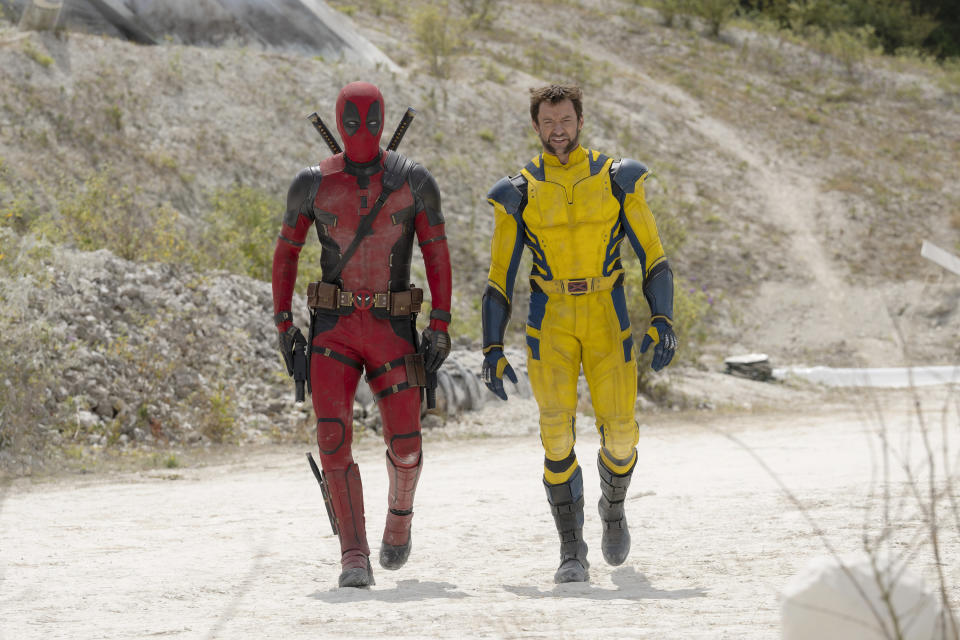 En esta imagen proporcionada por 20th Century Studios/Marvel Studios muestra a Ryan Reynolds como Deadpool/Wade Wilson y Hugh Jackman como Wolverine/Logan en una escena de "Deadpool & Wolverine". (20th Century Studios/Marvel Studios via AP)