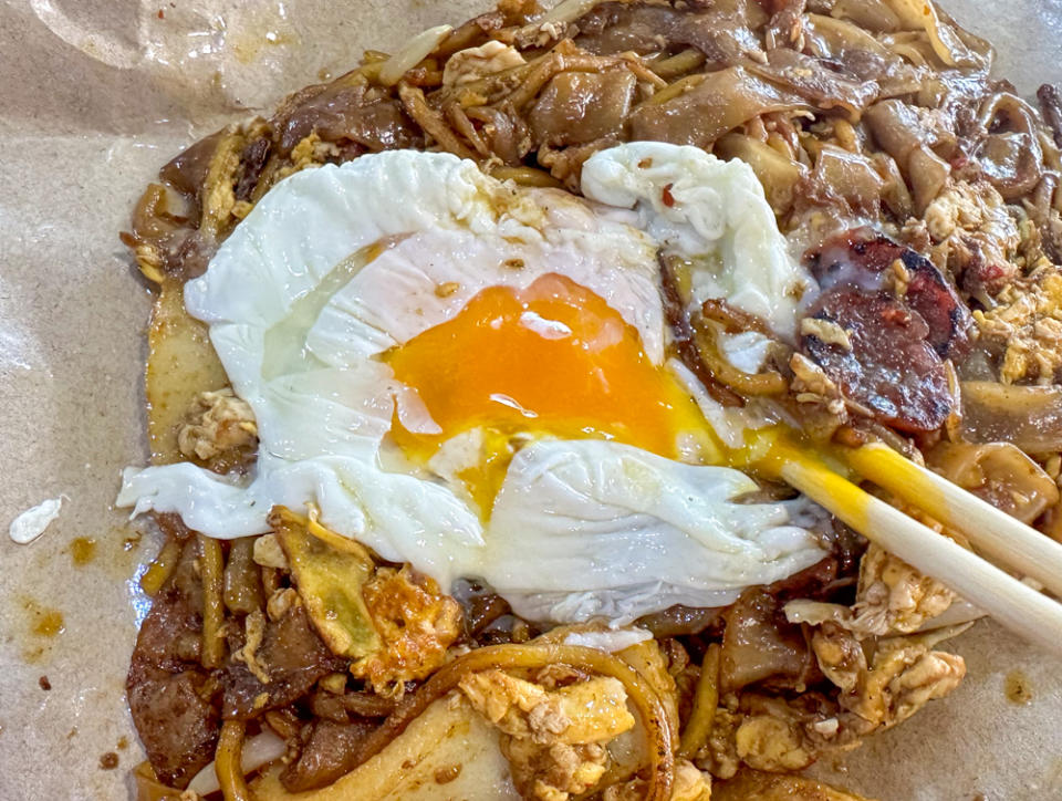 hai yan fried kway teow mee - char kway teow