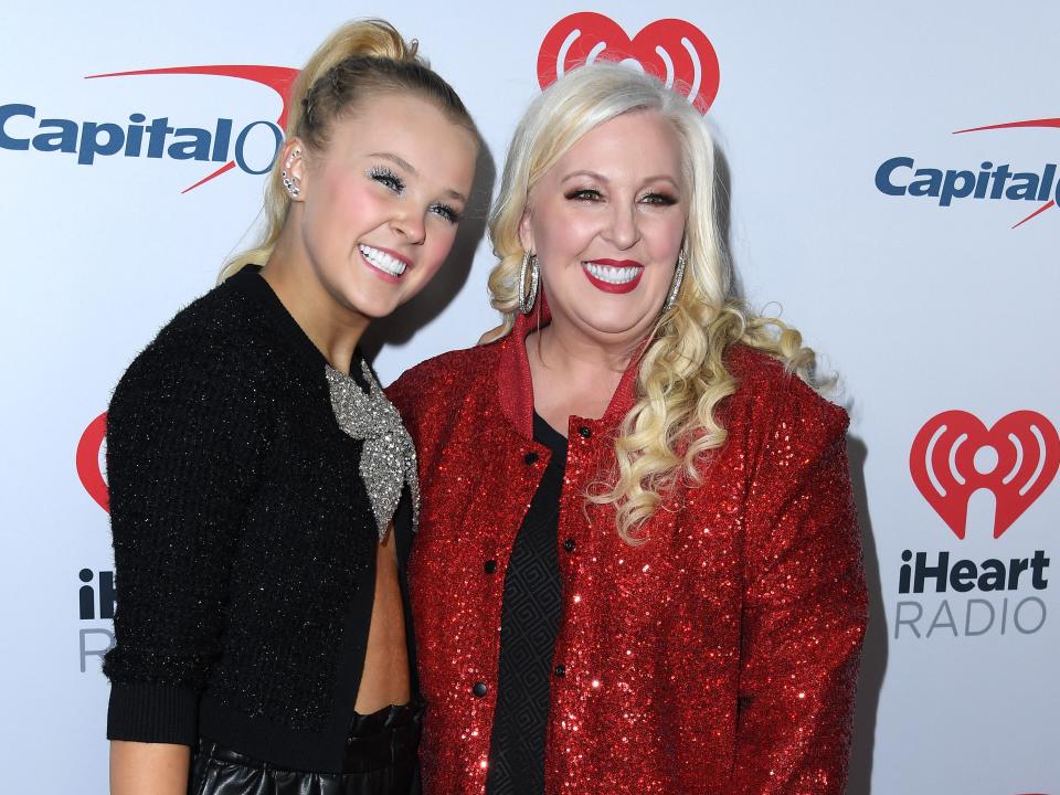 JoJo and Jessalyn Siwa wearing black and red, respectively.