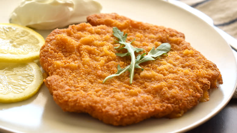 pork schnitzel with lemon