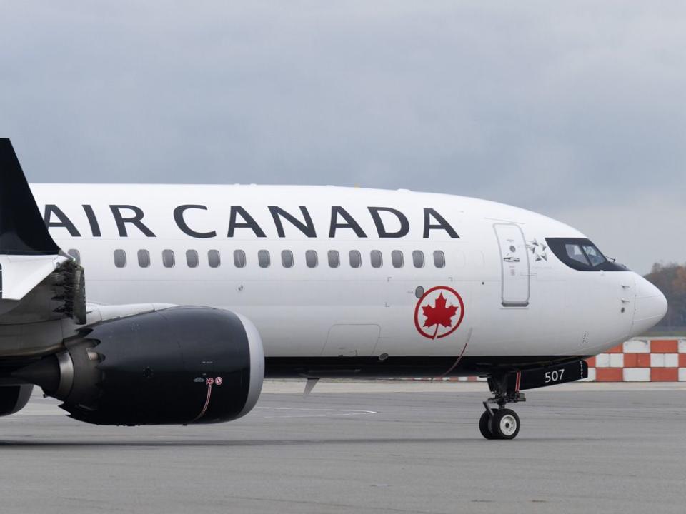  Air Canada Inc. says it bears no responsibility for the daring theft of a cargo container loaded with gold bars and cash from its facilities earlier this year.