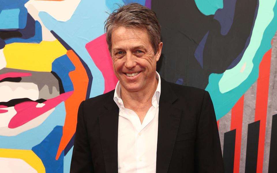 Hugh Grant hingegen gibt offen zu, dass er Gefallen daran findet, sich mit Filmpartnerinnen nackt im Bett zu wälzen: "Ich habe immer Spaß an Sex-Szenen, obwohl man das ja eigentlich nicht sollte", sagte er gegenüber dem "W Magazine". "Die Standardantwort lautet: 'Oh, es ist gar nicht sexy und es gibt so viele Leute, die drumherum stehen.' Aber ich fand sie immer sehr erregend." (Bild: Sebastian Reuter/Getty Images for Laureus)