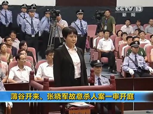 (ARCHIVO) Imagen tomada de CCTV el 9 de agosto de 2012 de la esposa del ex dirigente político chino Bo Xilai, ante la Cprte donde fue acusada de cometer un asesinato. (AFP | cctv)