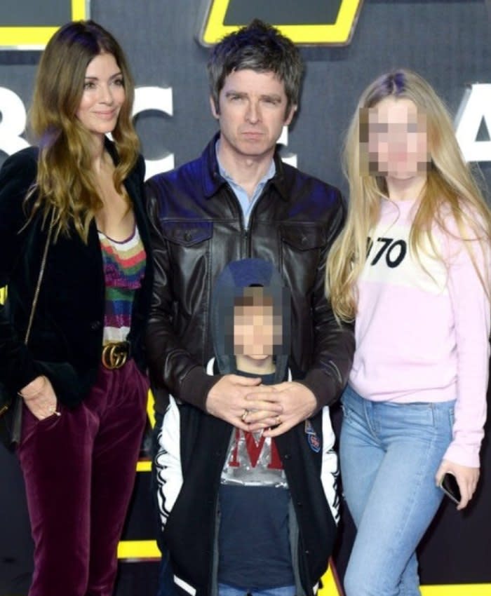 Noel, Sara y sus dos hijos