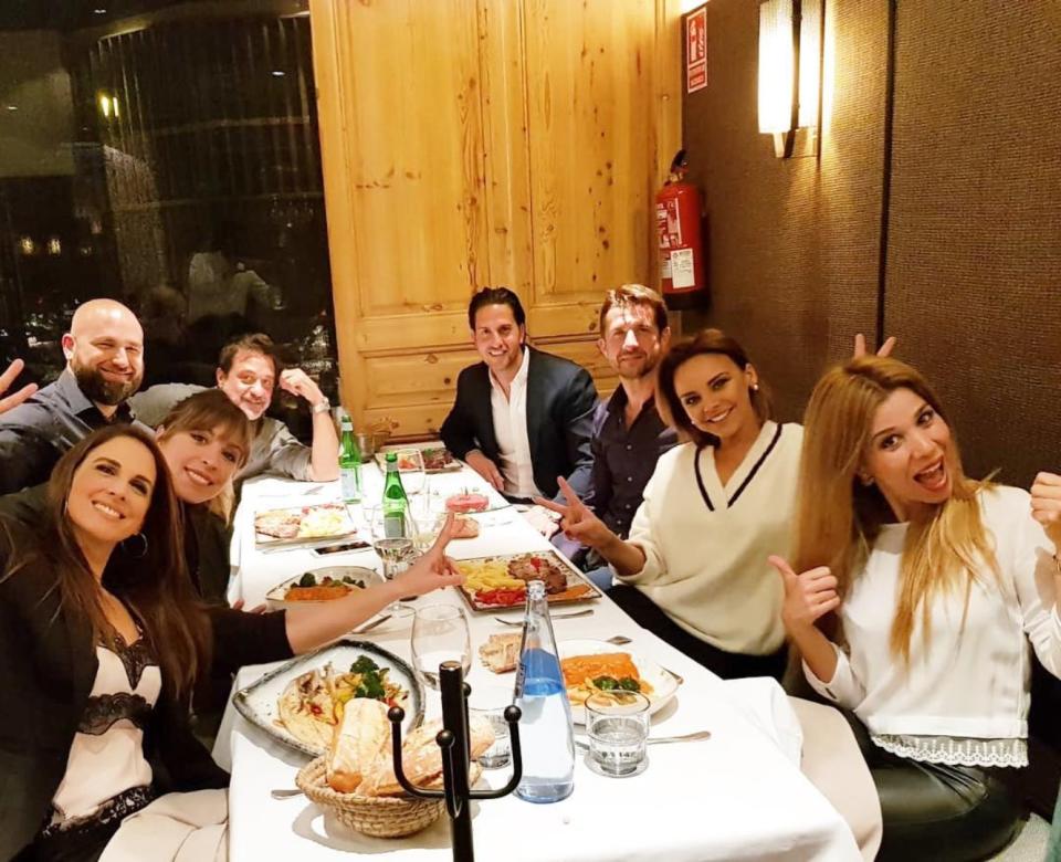 <p>Las cuatro <em>triunfitas</em> han compartido en sus respectivas cuentas de Instagram imágenes de la cena, que tuvo lugar en Majadahonda y en la que no estuvieron solas, ya que todas ellas iban acompañadas de sus respectivas parejas. (Foto: Instagram / <a rel="nofollow noopener" href="http://www.instagram.com/p/BvuqnpaHdp1/" target="_blank" data-ylk="slk:@nataliaoficial;elm:context_link;itc:0;sec:content-canvas" class="link ">@nataliaoficial</a>). </p>