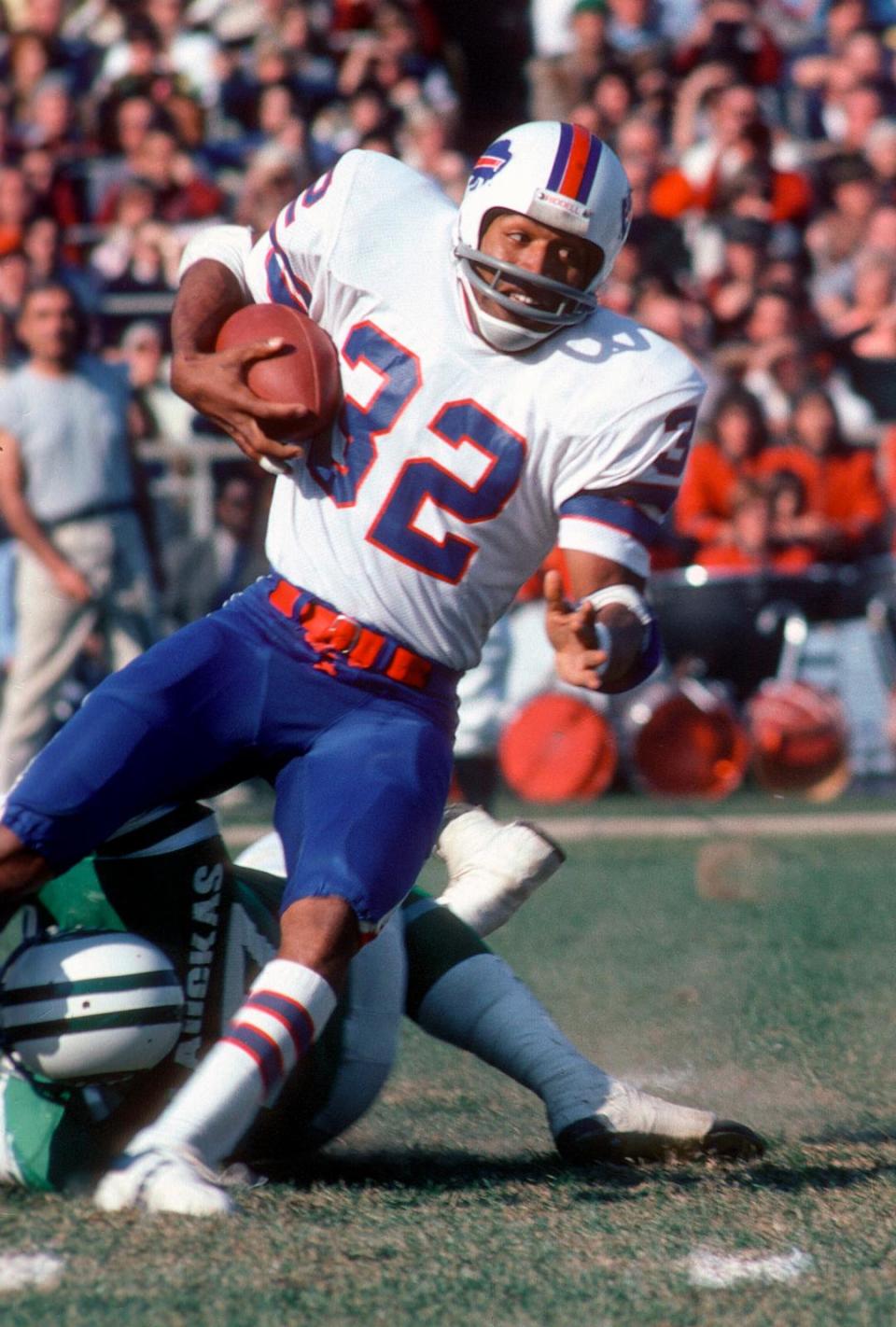 PHOTO:  In this Oct. 10, 1976 file photo running back O.J. Simpson #32 of the Buffalo Bills carries the ball against the New York Jets during an NFL football game  at Shea Stadium in the Queens borough of New York City.  (Focus On Sport/Getty Images, FILE)