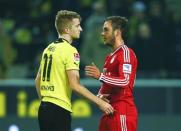 Borussia Dortmund's Marco Reus (L) and Bayern Munich's Mario Goetze chat after their German first division Bundesliga soccer match in Dortmund, November 23, 2013. REUTERS/Ina Fassbender