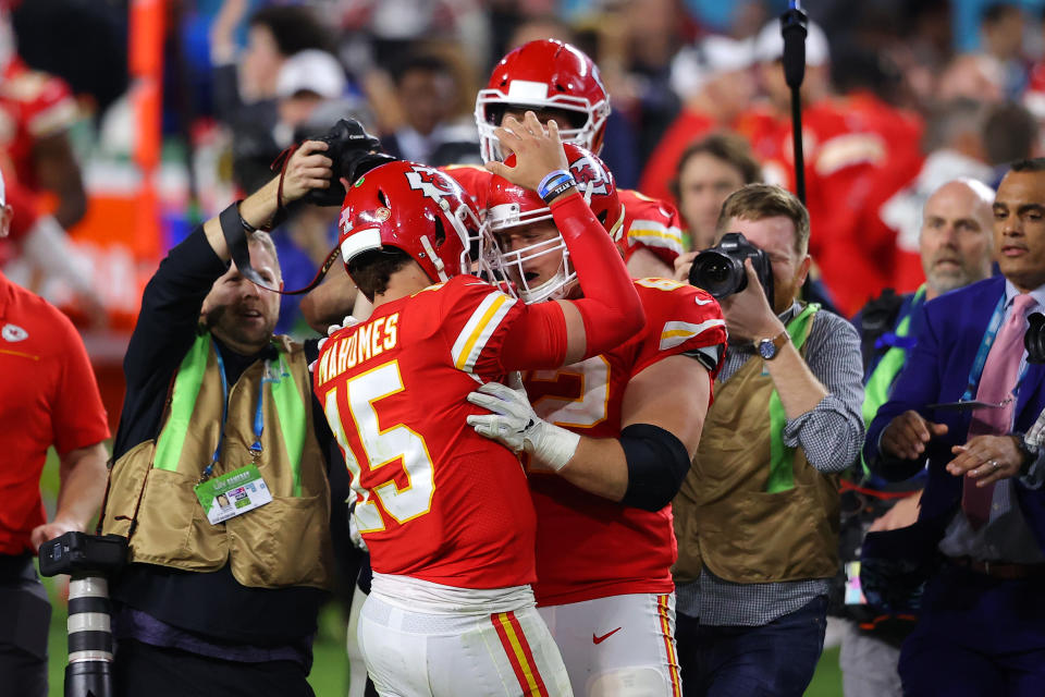 MIAMI, FLORIDA - FEBRUARY 02: Patrick Mahomes #15 of the Kansas City Chiefs celebrates with teammates after defeating San Francisco 49ers by 31 to 20 in Super Bowl LIV at Hard Rock Stadium on February 02, 2020 in Miami, Florida. (Photo by Ronald Martinez/Getty Images)