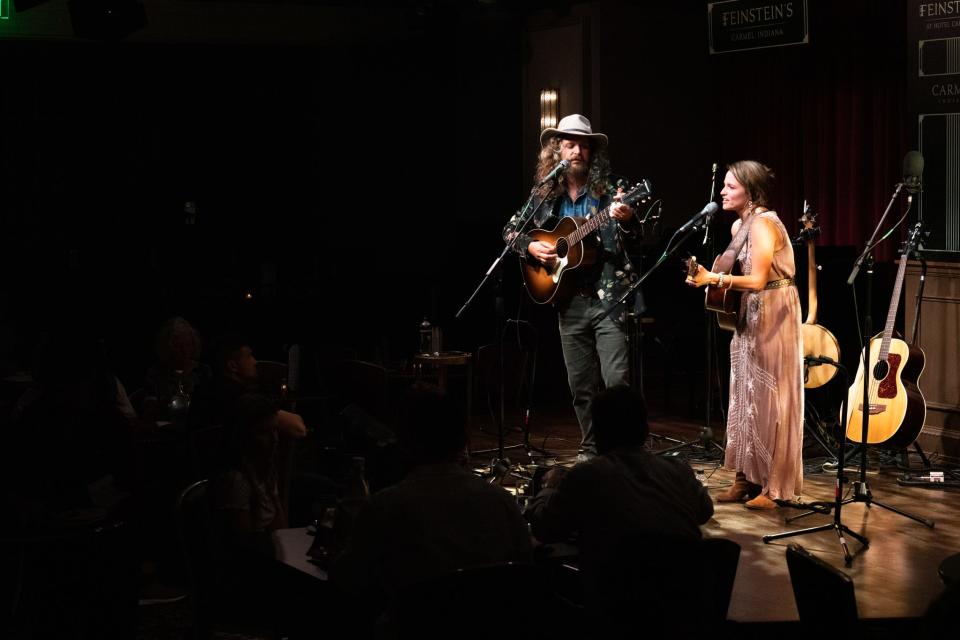 Johnny and Beth Veres perform on stage recently at Feinstein’s at Hotel Carmichael in Carmel, Indiana.
