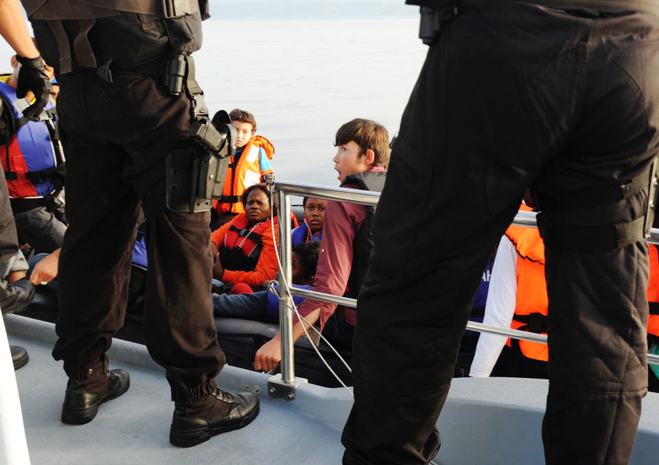 A black raft containing 26 refugees and migrants approaches the Arade. The ship's crew questions the passengers about their origins and any medical emergencies.