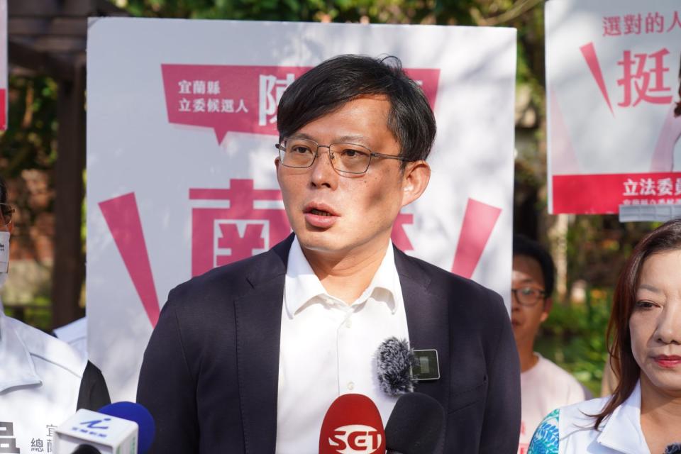 剛加入民眾黨的前立委黃國昌力挺陳琬惠。林泊志攝